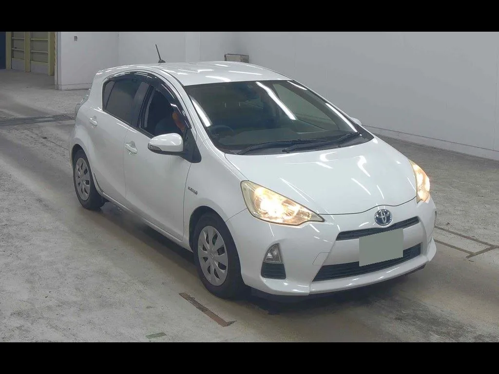 TOYOTA AQUA S