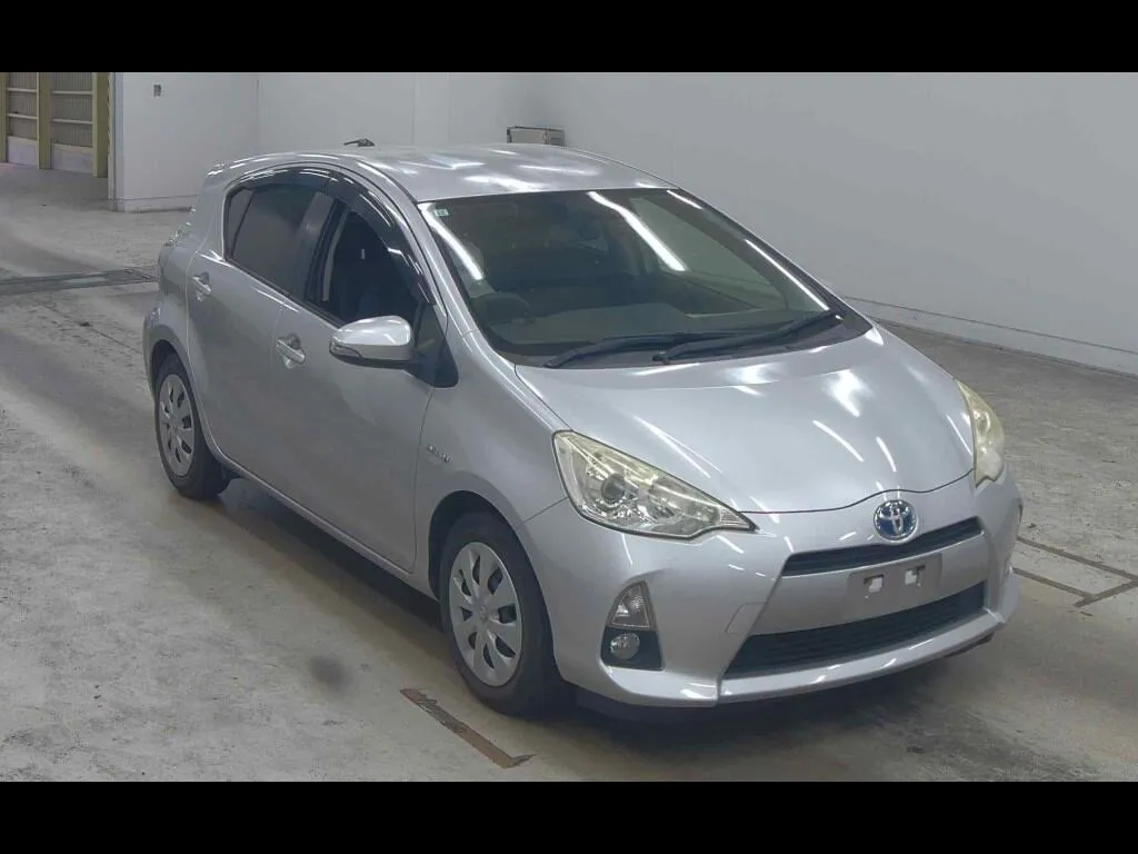 TOYOTA AQUA S