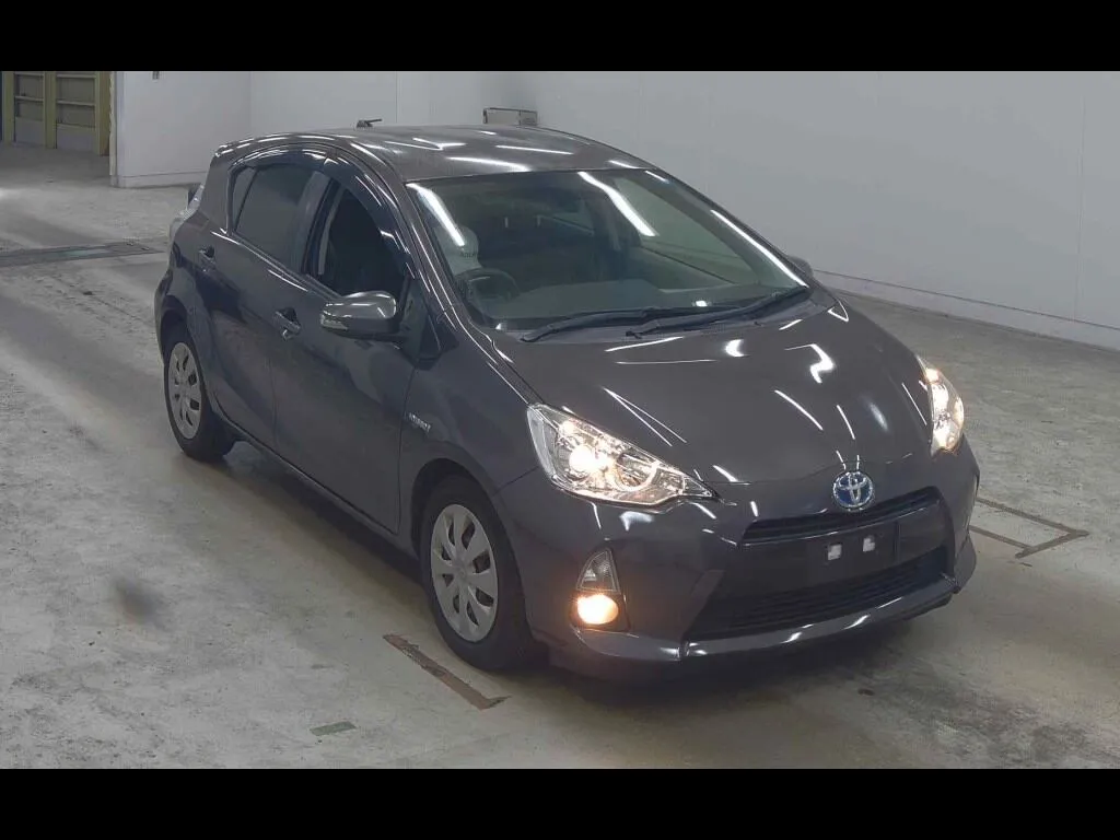 TOYOTA AQUA S