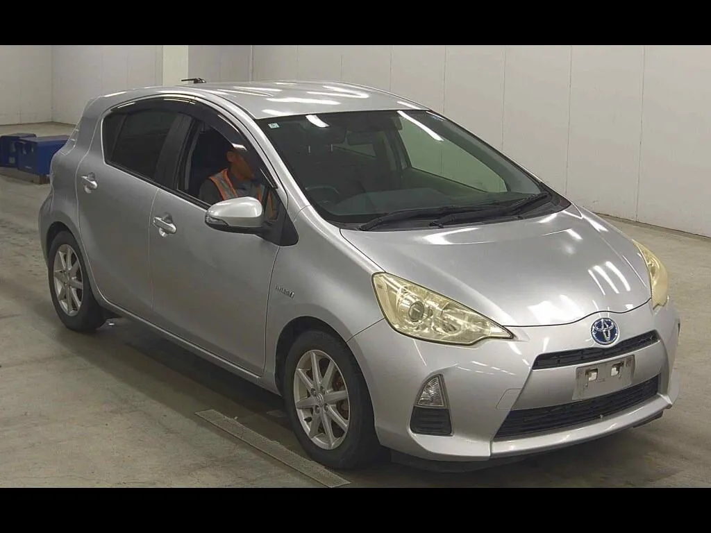 TOYOTA AQUA G