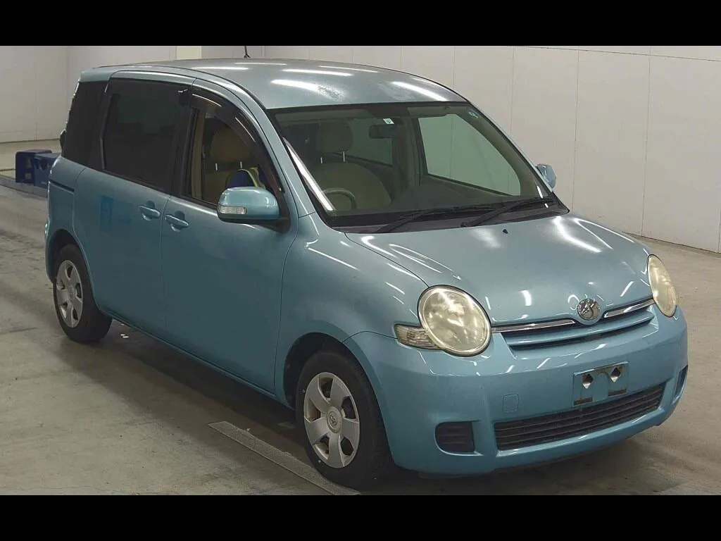TOYOTA SIENTA X