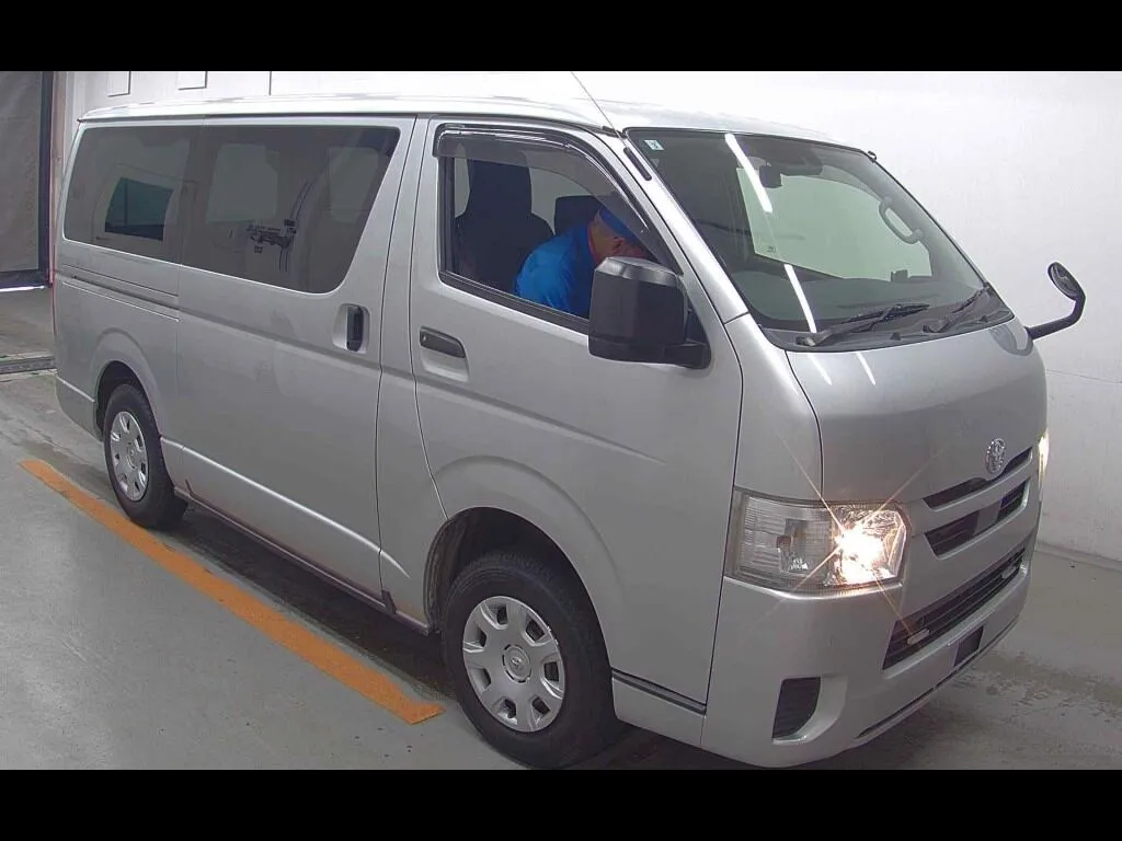TOYOTA HIACE VAN 5D 4WD DX