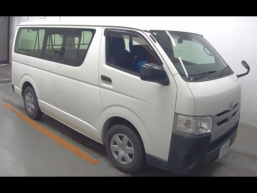 TOYOTA HIACE VAN 4D DX