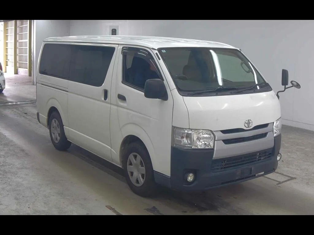TOYOTA HIACE VAN 4D DX