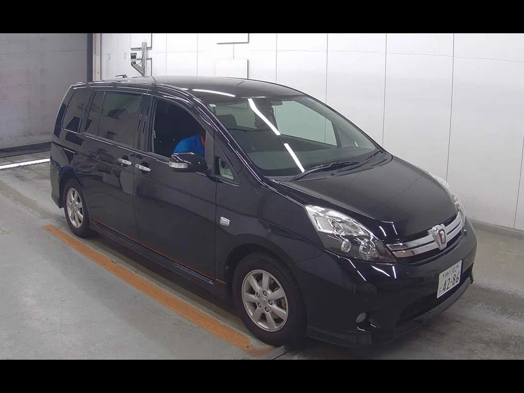 TOYOTA ISIS PLATANA V SELECTION