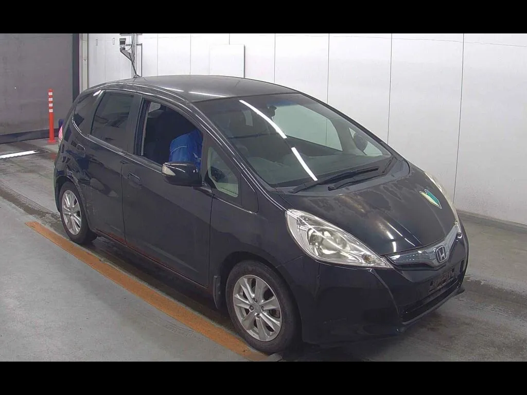 HONDA FIT HYBRID NAVI PREMIUM SELECTION