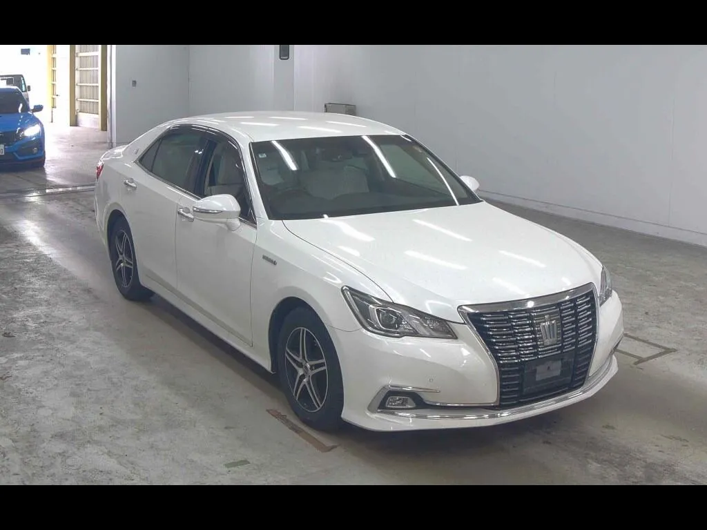 TOYOTA CROWN HYBRID ROYAL SALOON