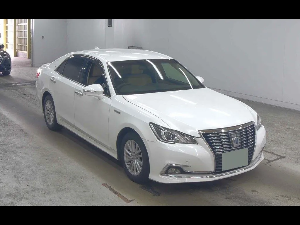 TOYOTA CROWN HYBRID ROYAL SALOON