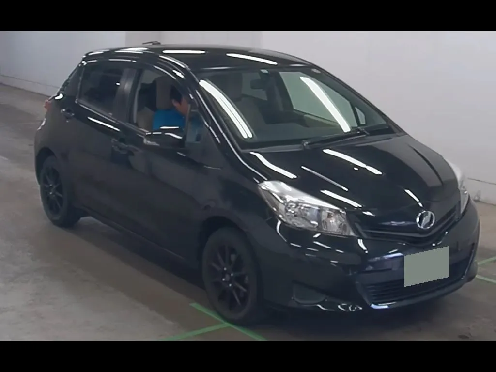 TOYOTA VITZ 5D