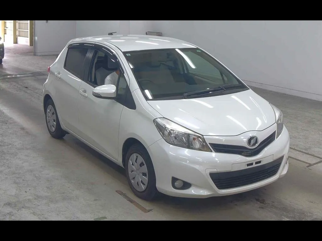 TOYOTA VITZ 5D F