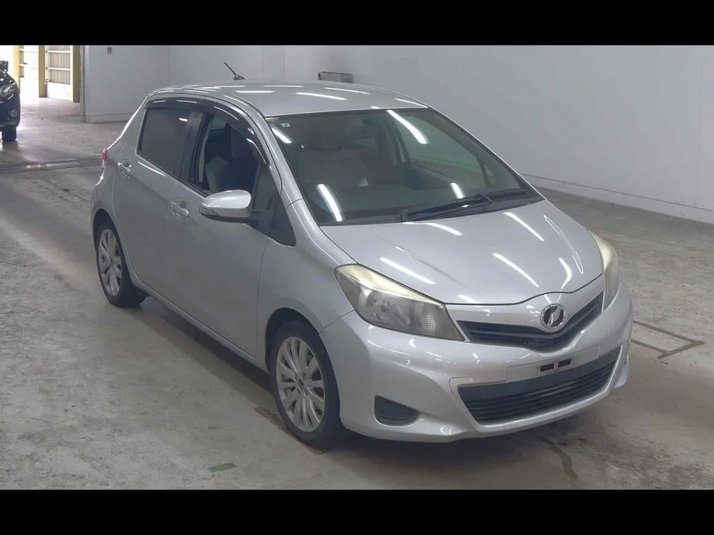 TOYOTA VITZ 5D F M PACKAGE