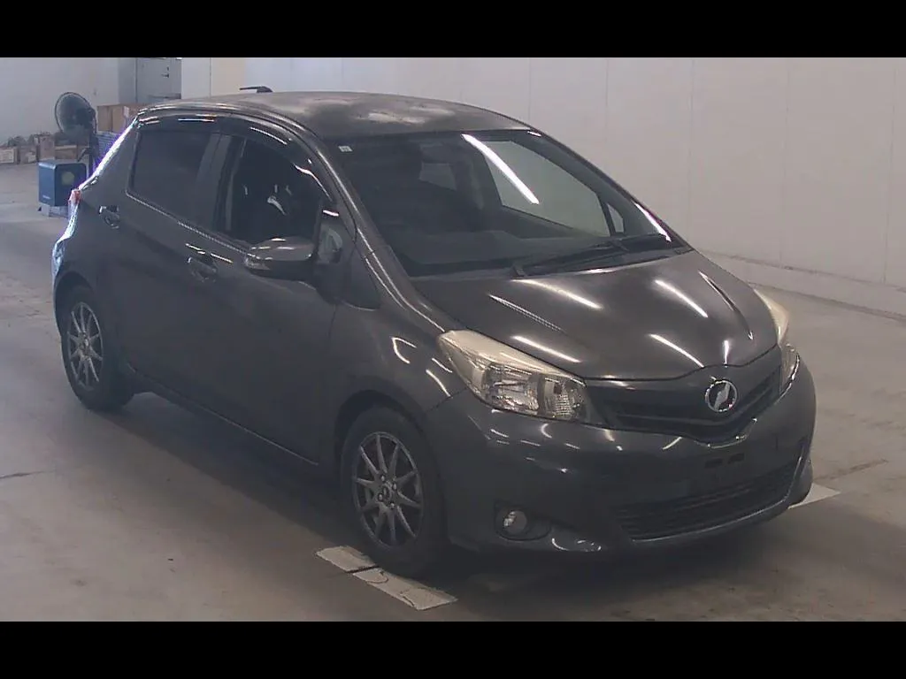 TOYOTA VITZ 5D U