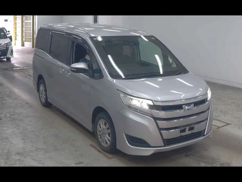 TOYOTA NOAH HYBRID X