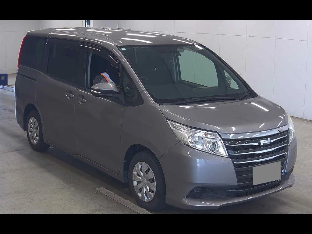 TOYOTA NOAH X DELIGHT PLUS