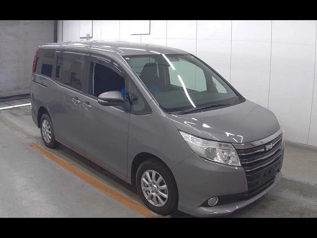 TOYOTA NOAH 4WD X DELIGHT PLUS