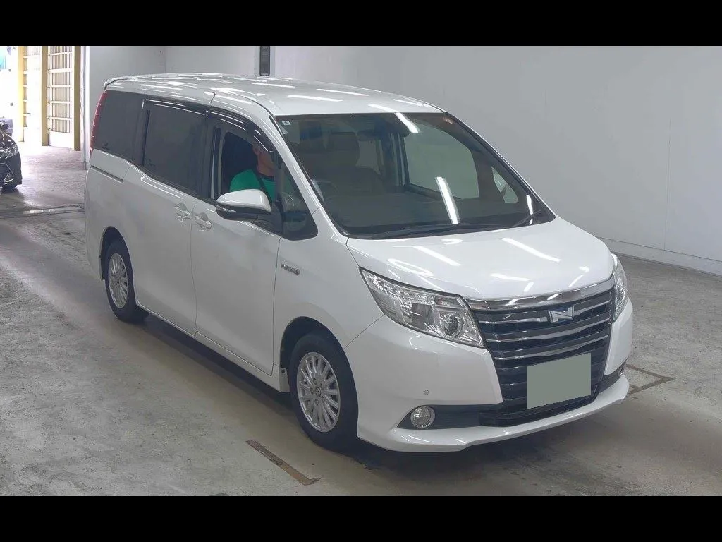 TOYOTA NOAH HYBRID G