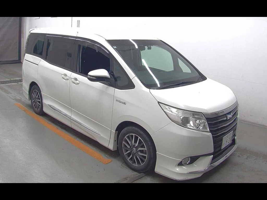 TOYOTA NOAH HYBRID X
