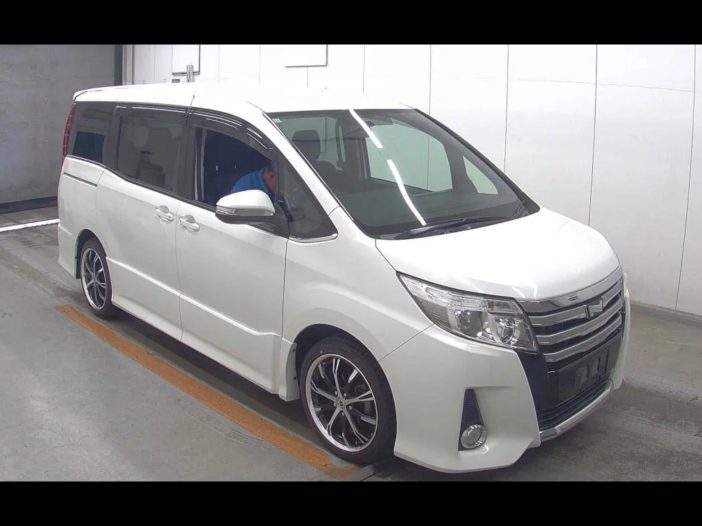 TOYOTA NOAH SI