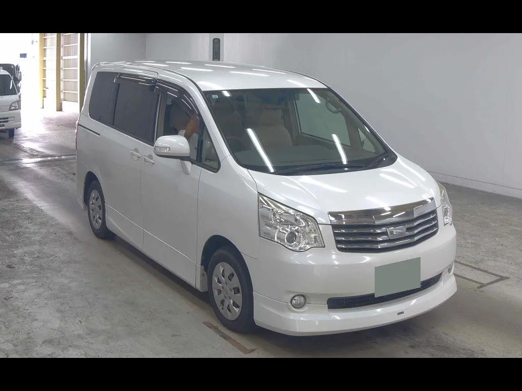 TOYOTA NOAH X SPECIAL EDITION