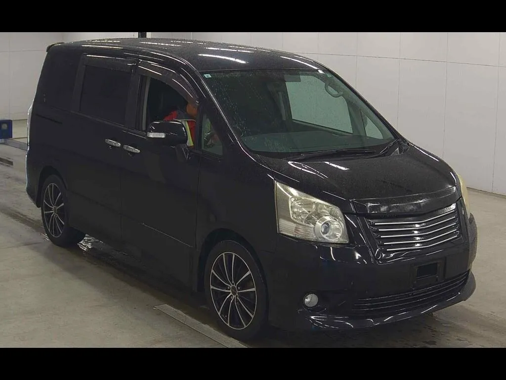 TOYOTA NOAH SI