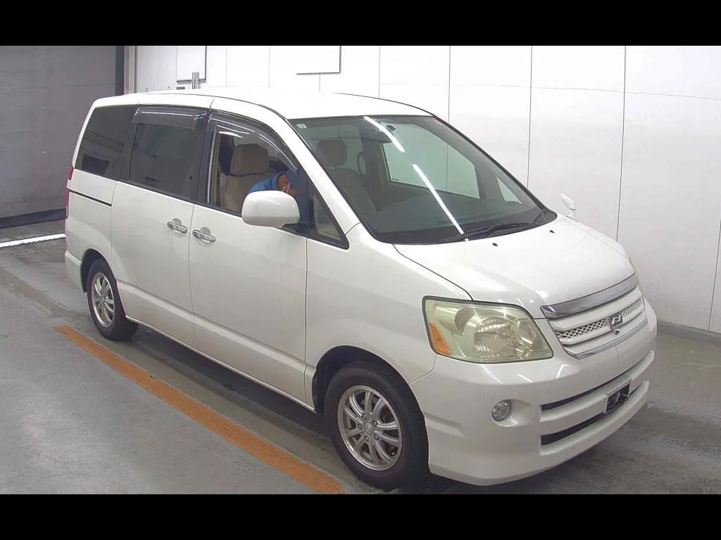 TOYOTA NOAH X