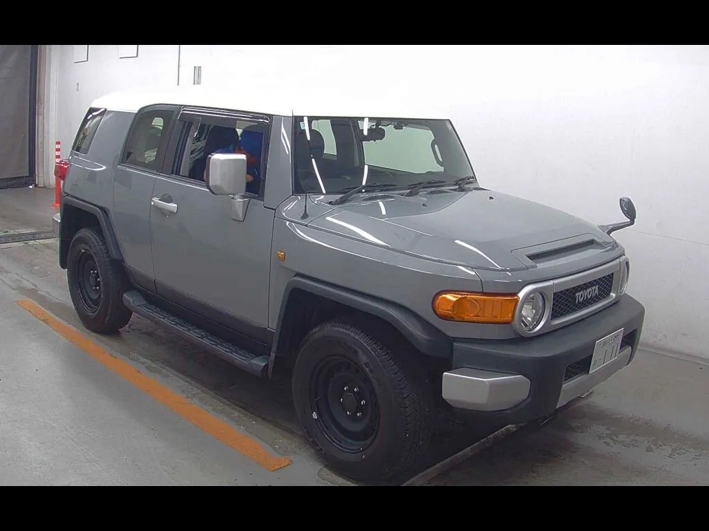 TOYOTA FJ CRUISER 4WD OFF-ROAD PACKAGE