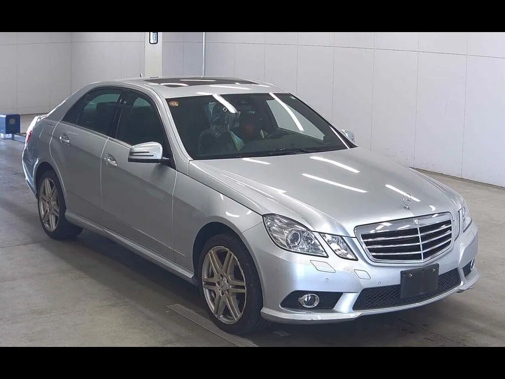 MERCEDES BENZ E-CLASS 4D E550 AVANTGARDE