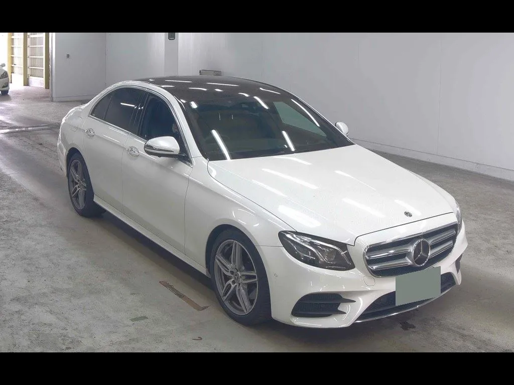 MERCEDES BENZ E-CLASS 4D E220D AVANTGARDE AMG LINE