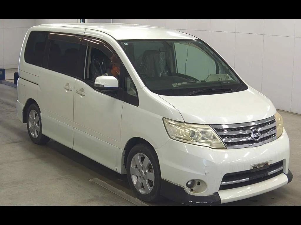 NISSAN SERENA 5D