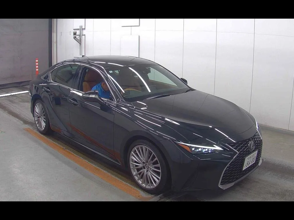 LEXUS IS 4D IS300H VERSION L