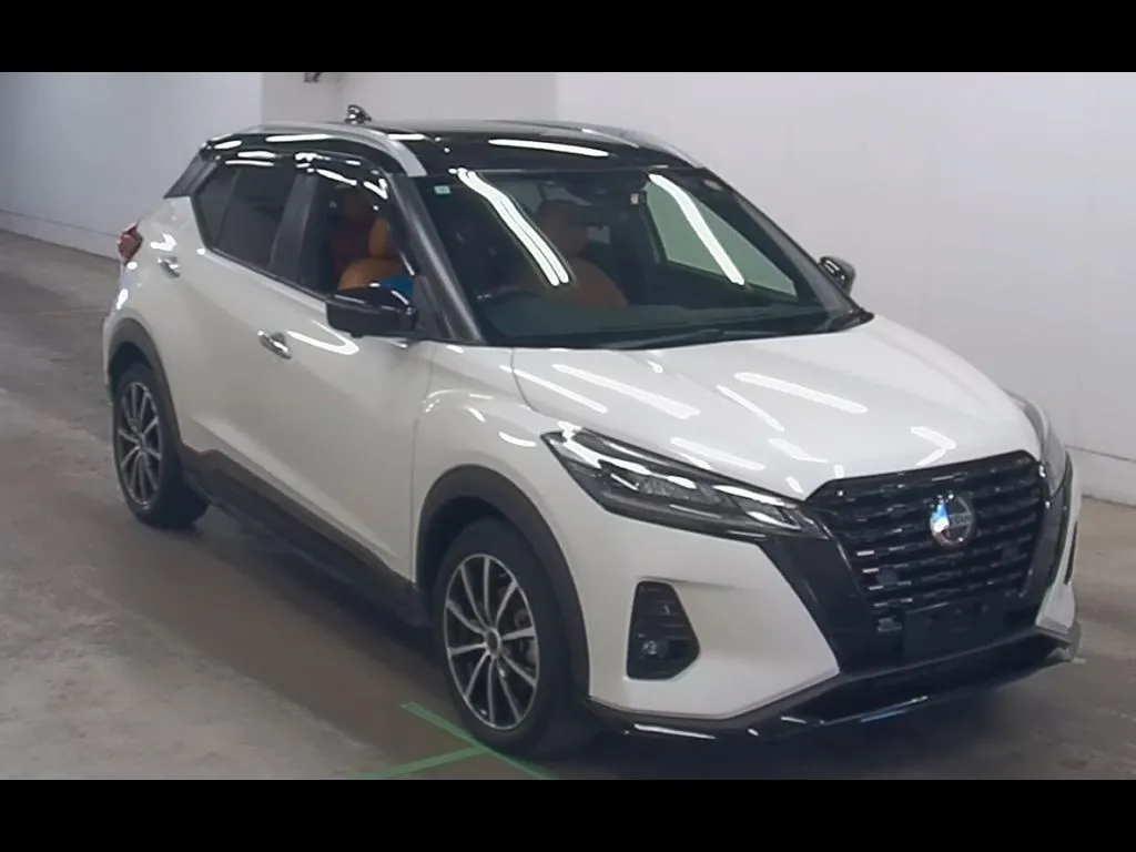 NISSAN KICKS 5D X TWO TONE INTERIOR EDITION