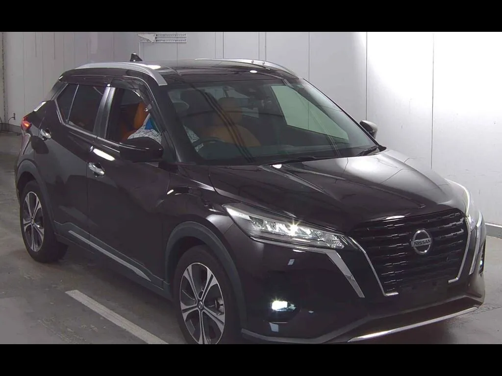 NISSAN KICKS 5D X TWO TONE INTERIOR EDITION