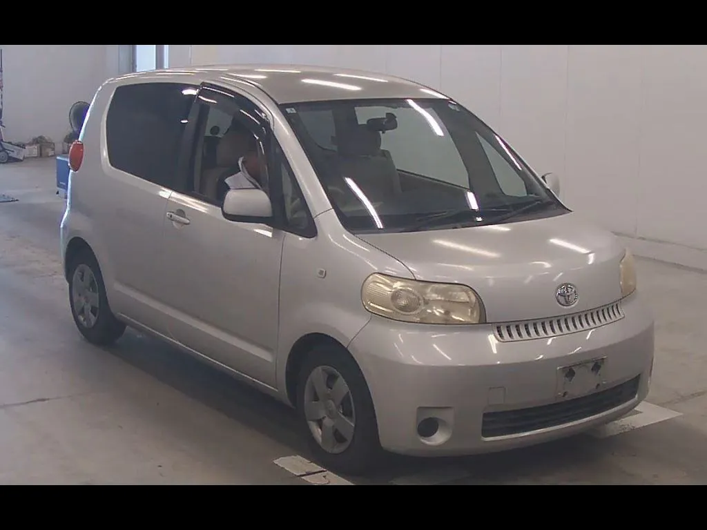 TOYOTA PORTE 3D 130I C PACKAGE
