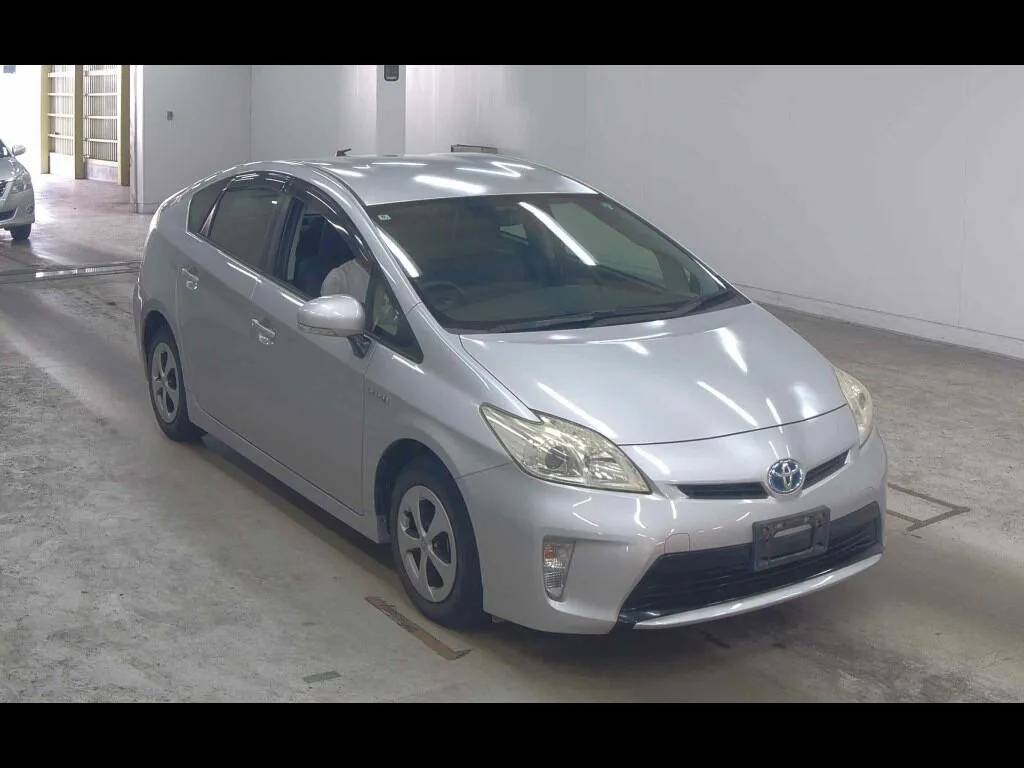 TOYOTA PRIUS 5D L