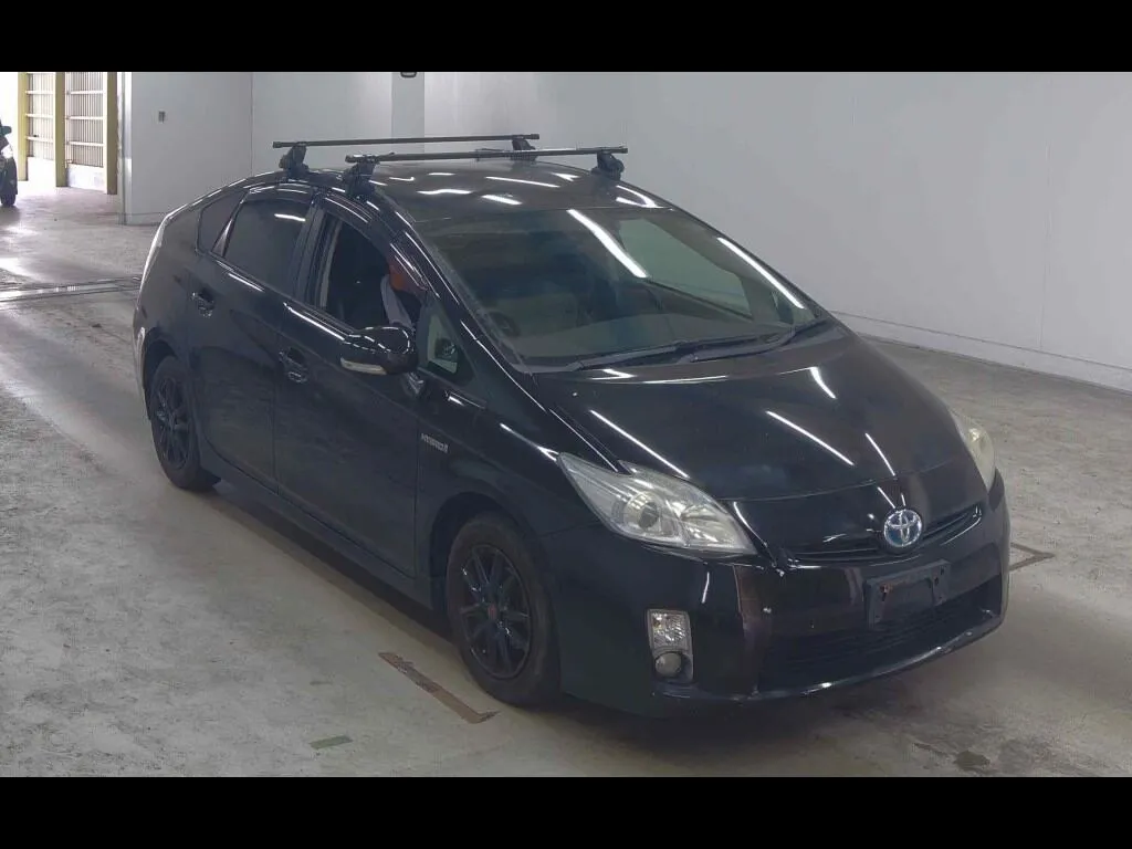TOYOTA PRIUS 5D L