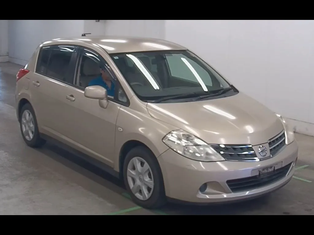 NISSAN TIIDA 15M SV + PLASMA