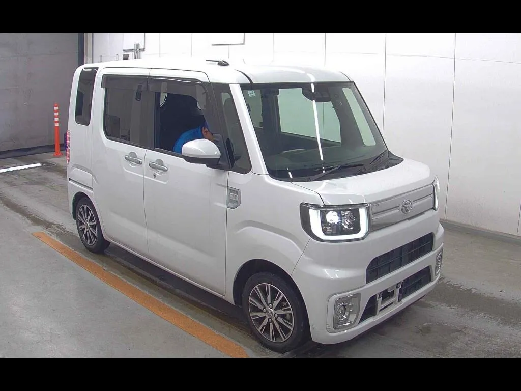 TOYOTA PIXIS MEGA G TURBO SAⅢ