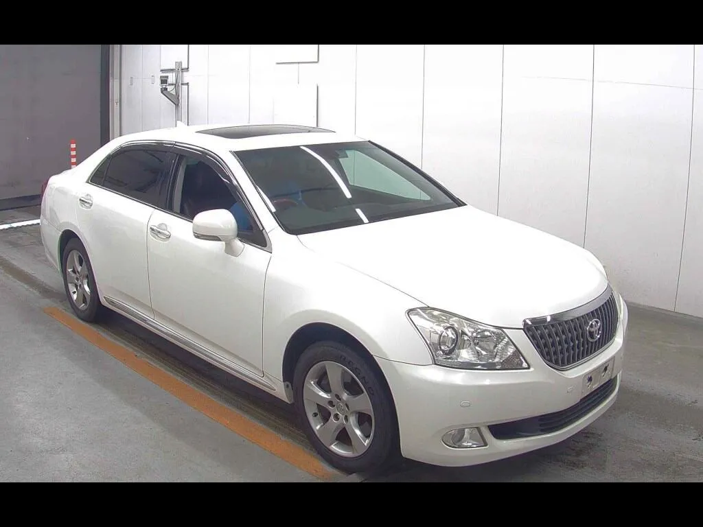 TOYOTA CROWN MAJESTA 4D A TYPE L PACKAGE