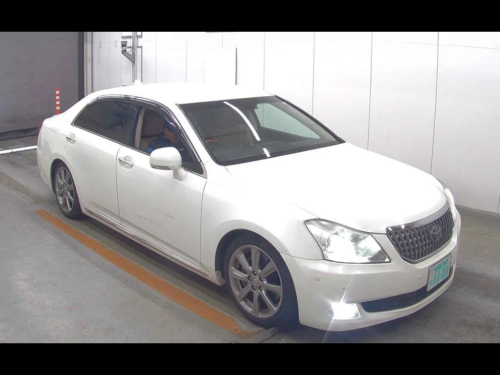 TOYOTA CROWN MAJESTA 4D G TYPE F PACKAGE