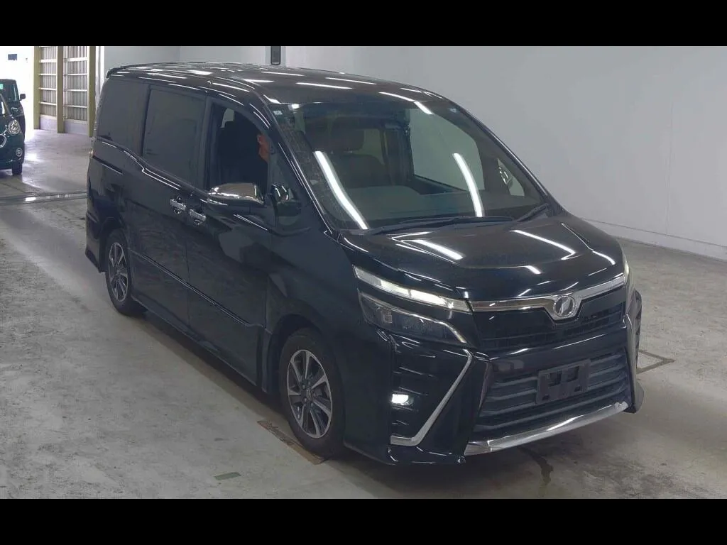 TOYOTA VOXY ZS