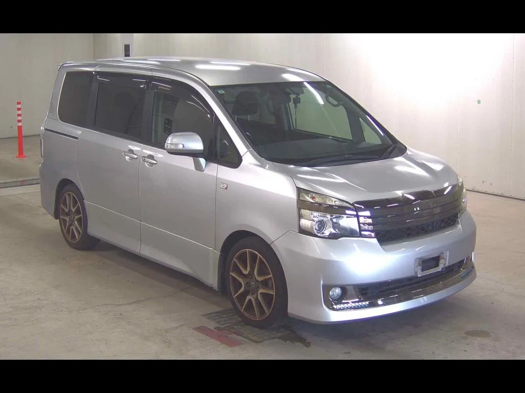 TOYOTA VOXY ZS GS VERSION EDGE