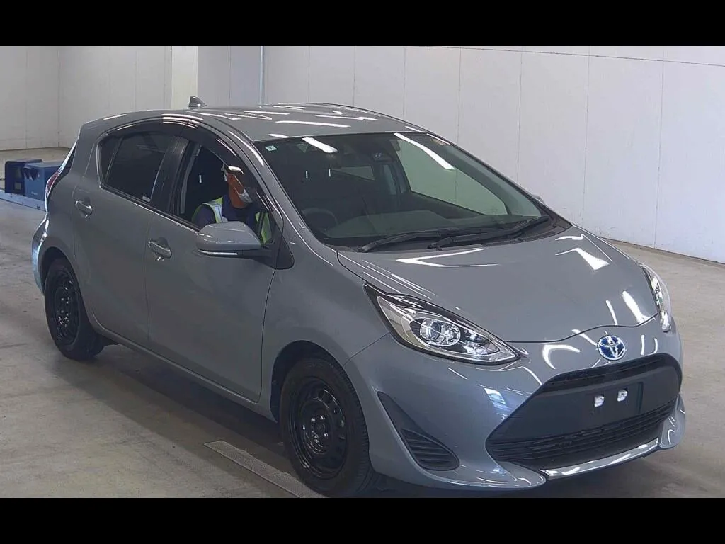 TOYOTA AQUA S