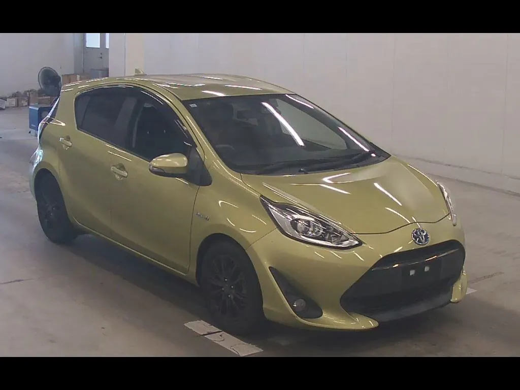 TOYOTA AQUA G
