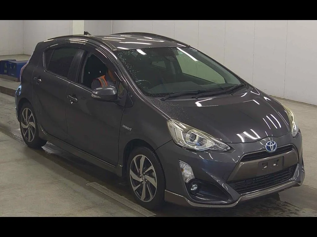 TOYOTA AQUA X-URBAN