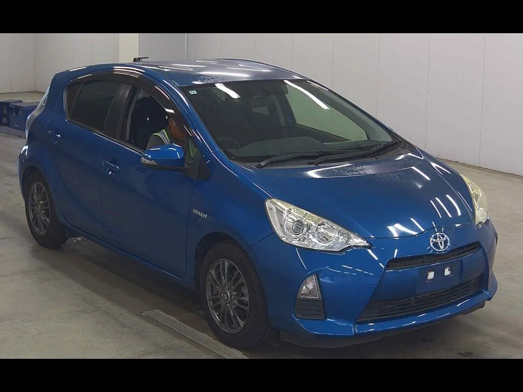 TOYOTA AQUA S