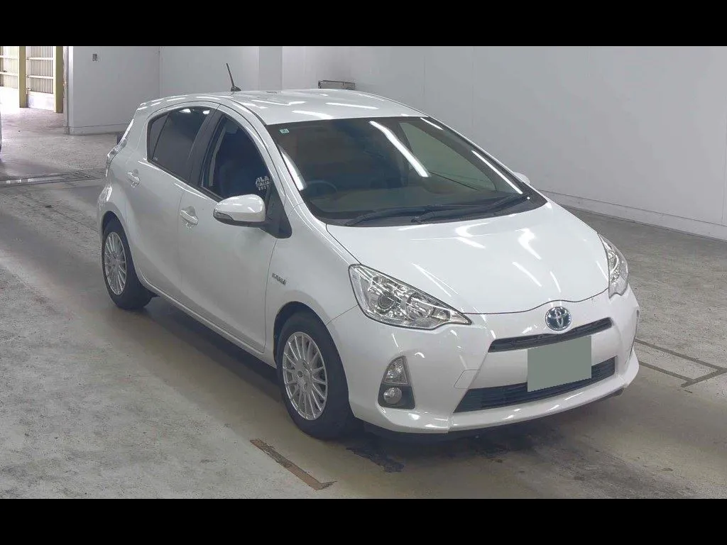 TOYOTA AQUA G