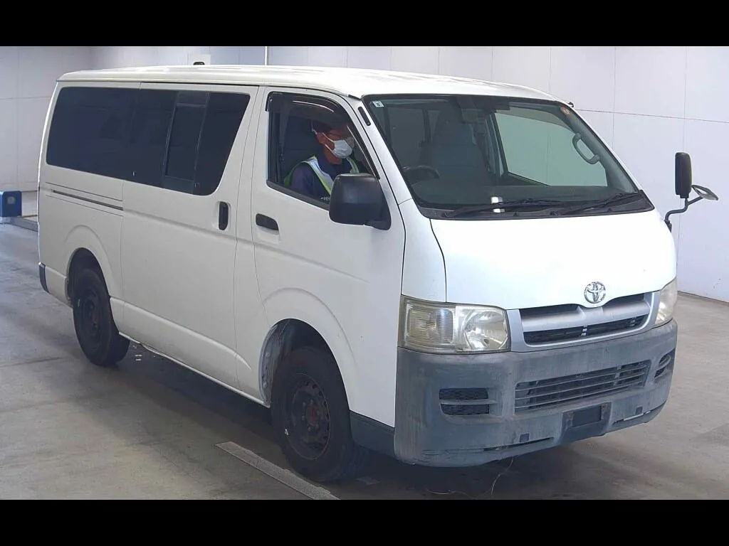 TOYOTA HIACE VAN 5D
