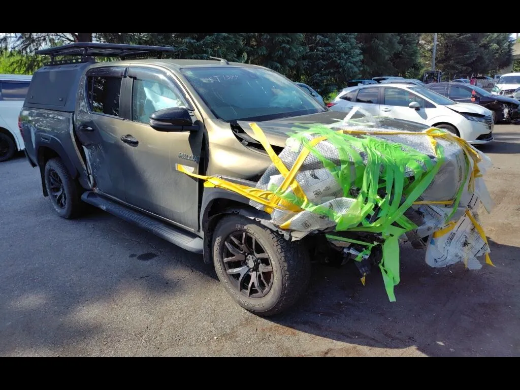 TOYOTA HILUX 4D 4WD