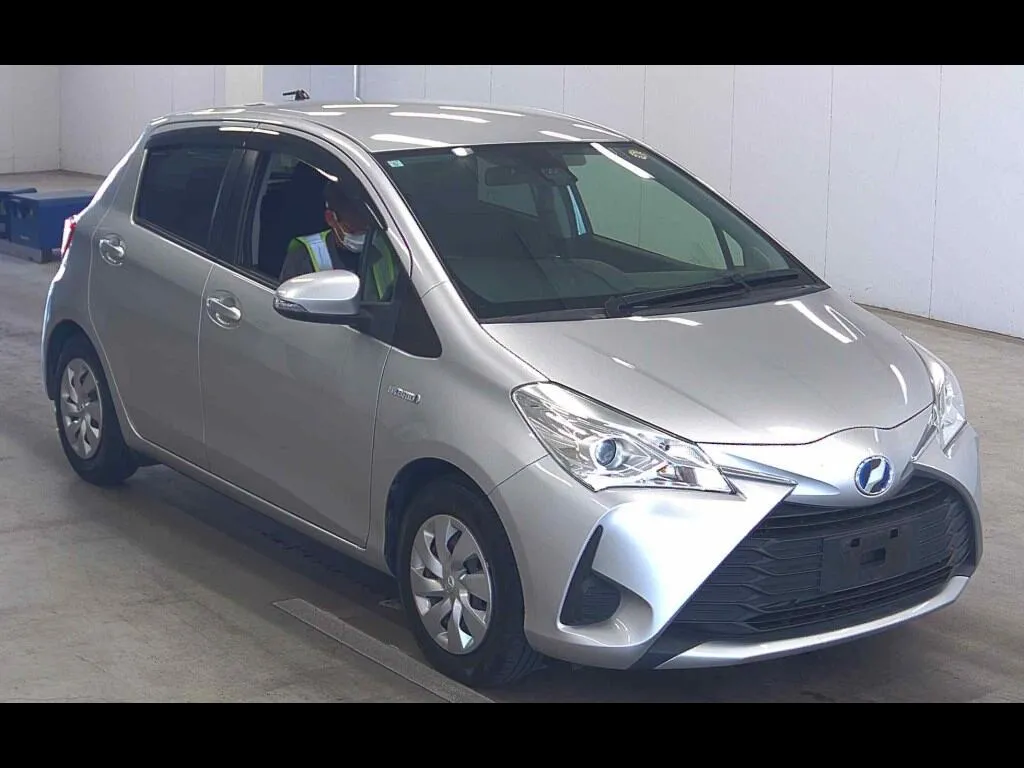 TOYOTA VITZ 5D HYBRID F