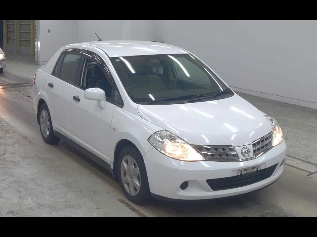 NISSAN TIIDA LATIO